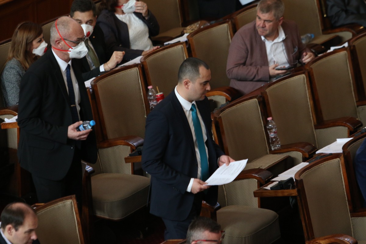 Приеха окончателно Закона за мерките при извънредно положение