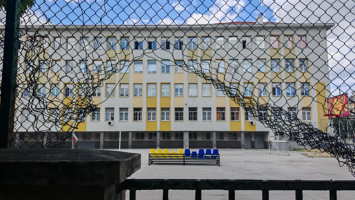 Приемът за вече учащи в математически гимназии след 7 клас отпада, забраняват се мобилни телефони в клас, ще има и час по религия