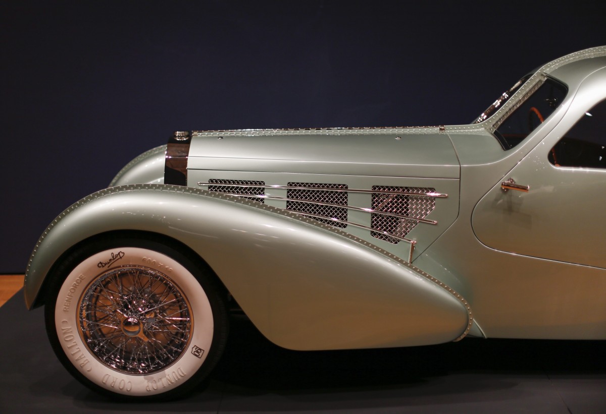 Продава се уникално Bugatti Type 57S, открито в работилница
