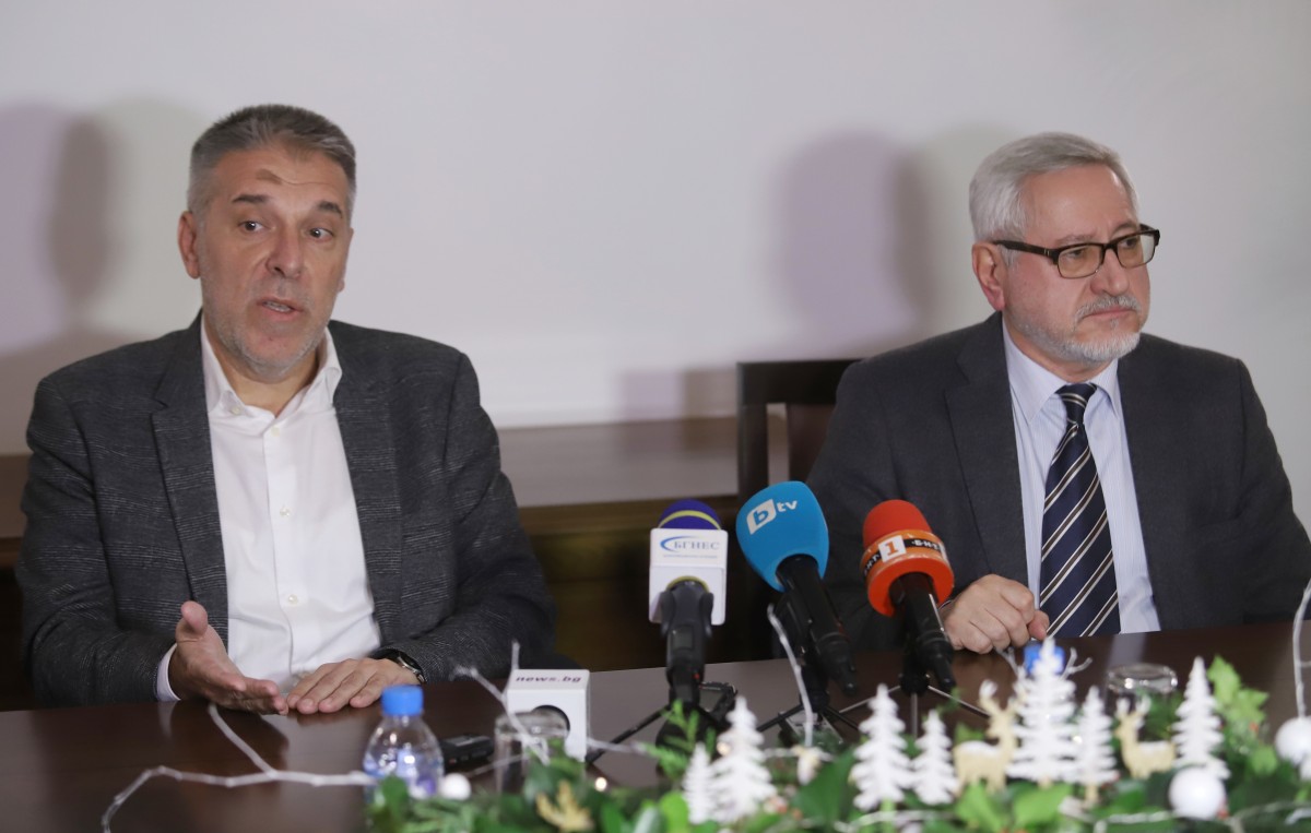 Проф. Ангел Димитров: Опитахме, нещата се пренасят на политическо ниво