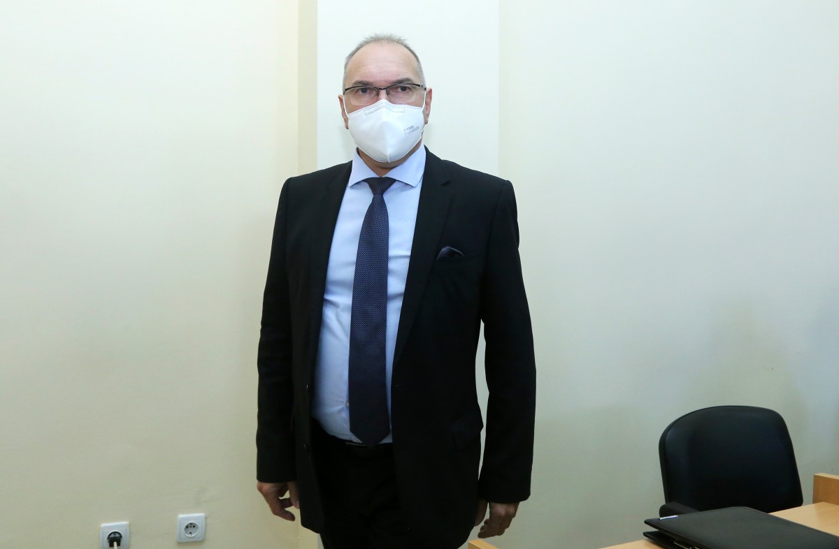 Проф. Богов: От понеделник спират плановия прием в болниците в червените зони