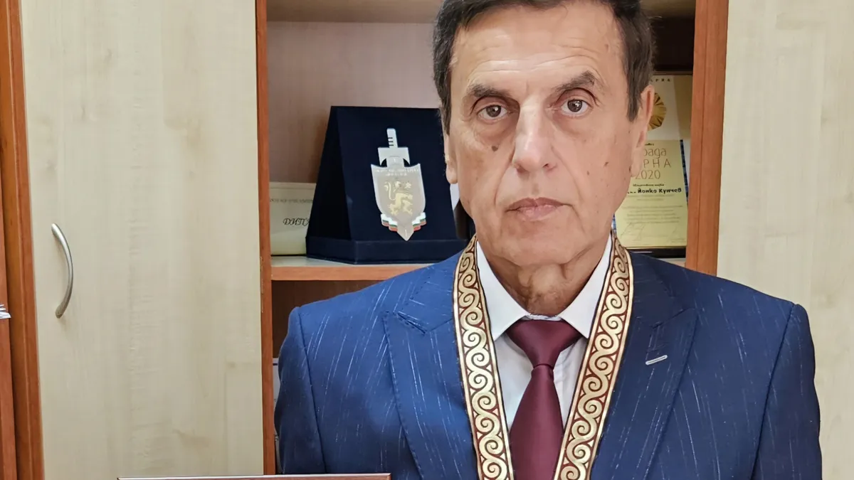 Проф. д.ю.н. Йонко Кунчев стана почетен професор на ВСУ "Черноризец Храбър"