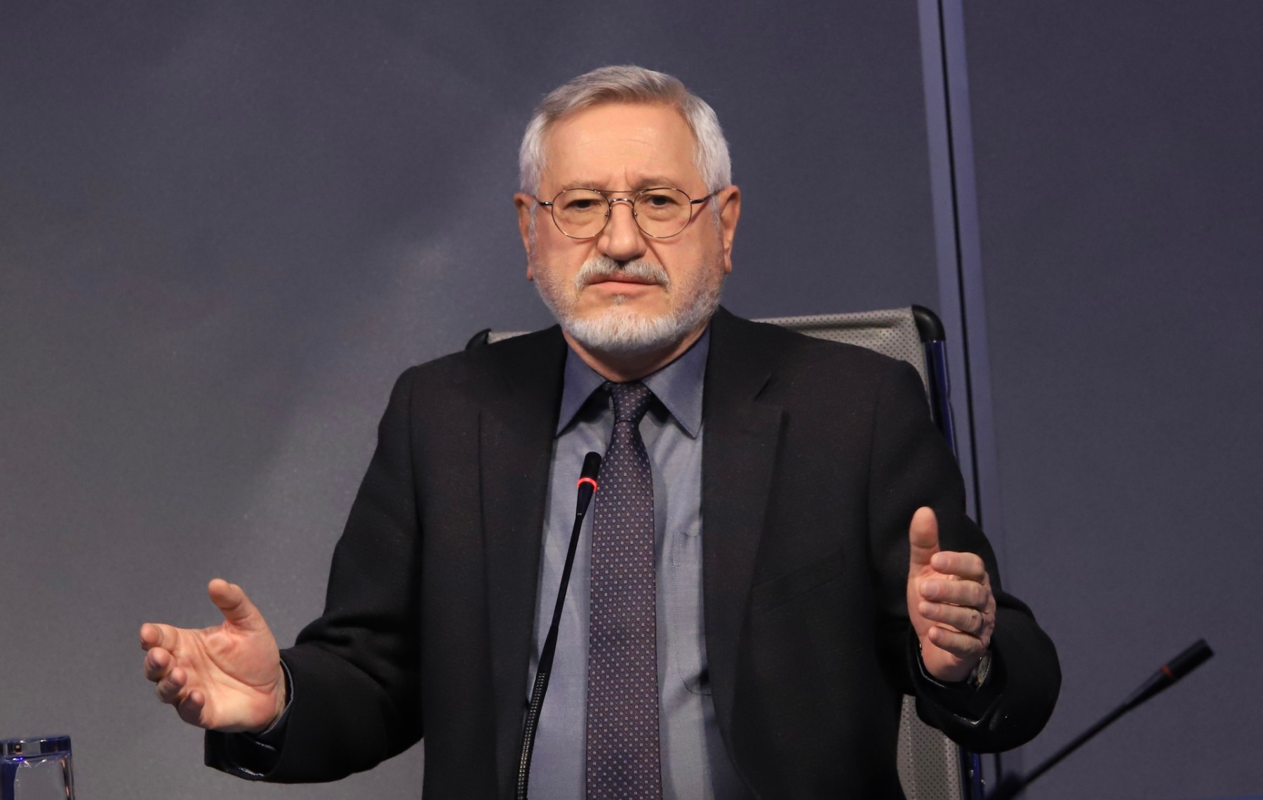 Проф. Ангел Димитров: По всички клаузи в договора с РСМ застоят е невероятен