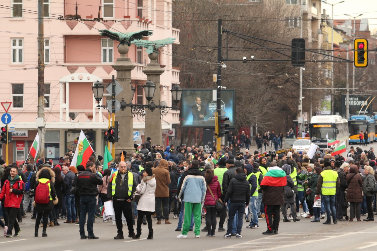 Протест на хотелиери и ресторантьори блокира Орлов мост