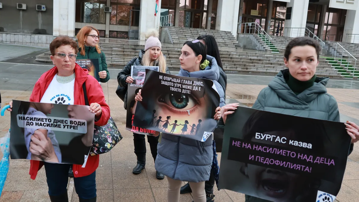 Протест в Бургас за по-строги наказания за насилие над деца и педофилията