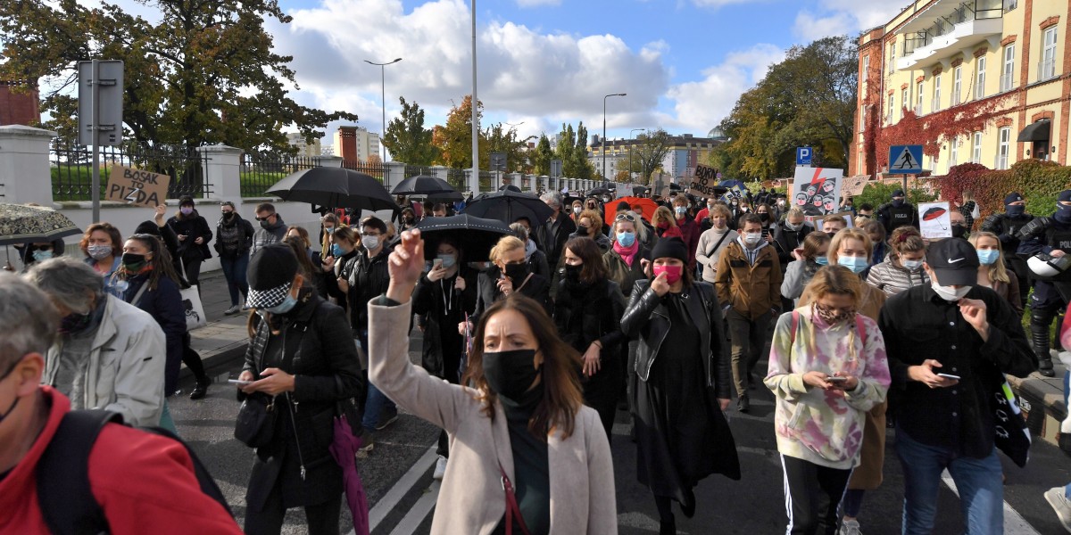 Протести в Полша срещу драконовския закон за абортите