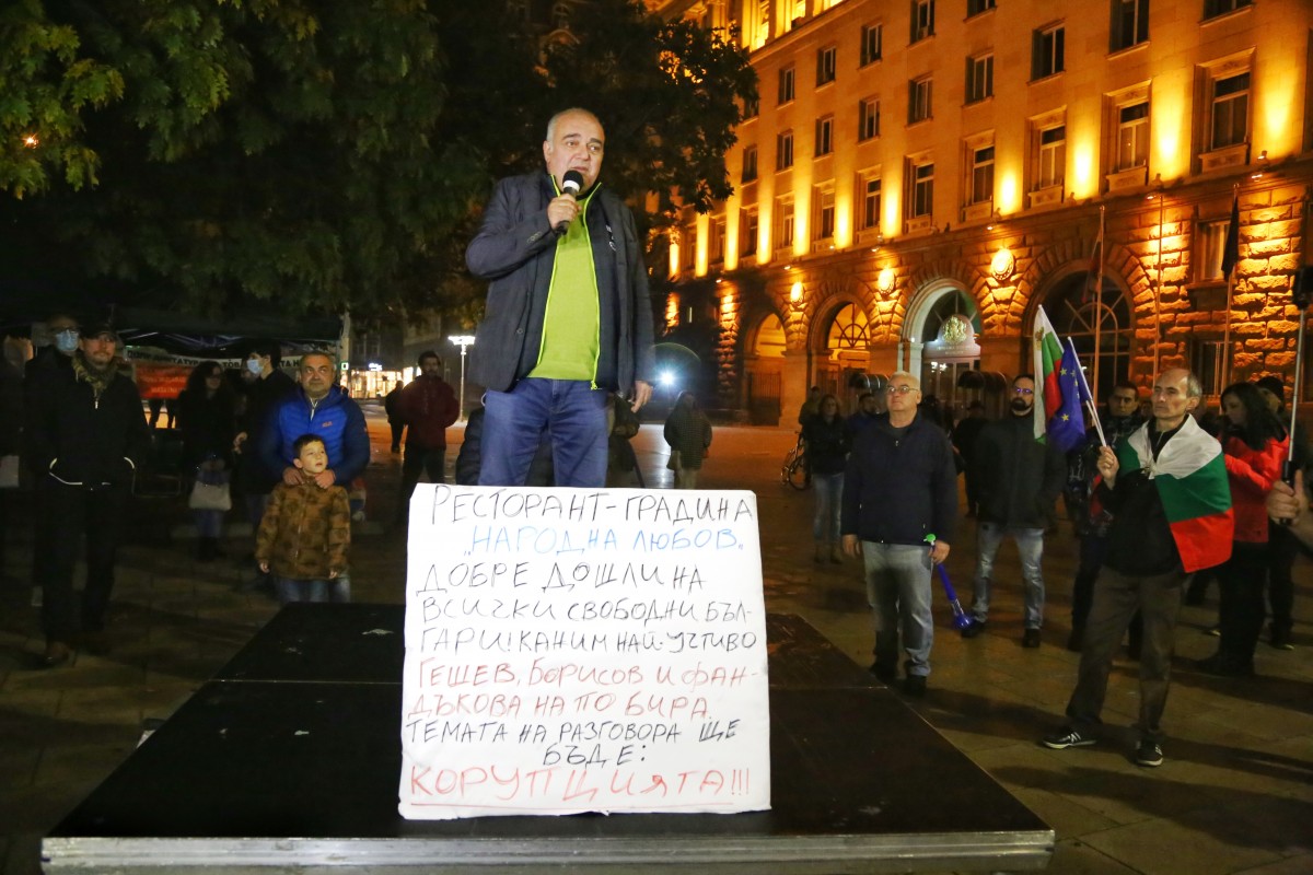 Протестиращи: Гешев носи цялата отговорност за държавното обвинение (ОБНОВЕНА)