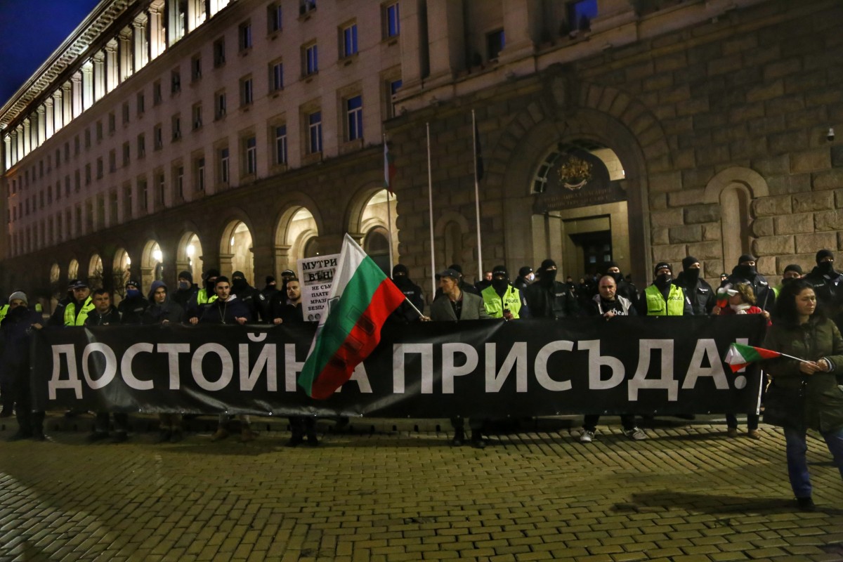 Протестиращи опитаха да щурмуват Министерски съвет