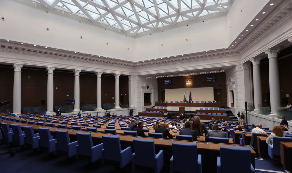 Провали се извънредното заседание на парламента поради липса на кворум