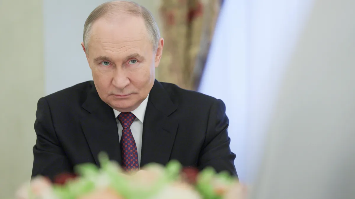 Путин към сръбския патриарх Порфирий: Руснаците и сърбите са най-близки и доверени съюзници