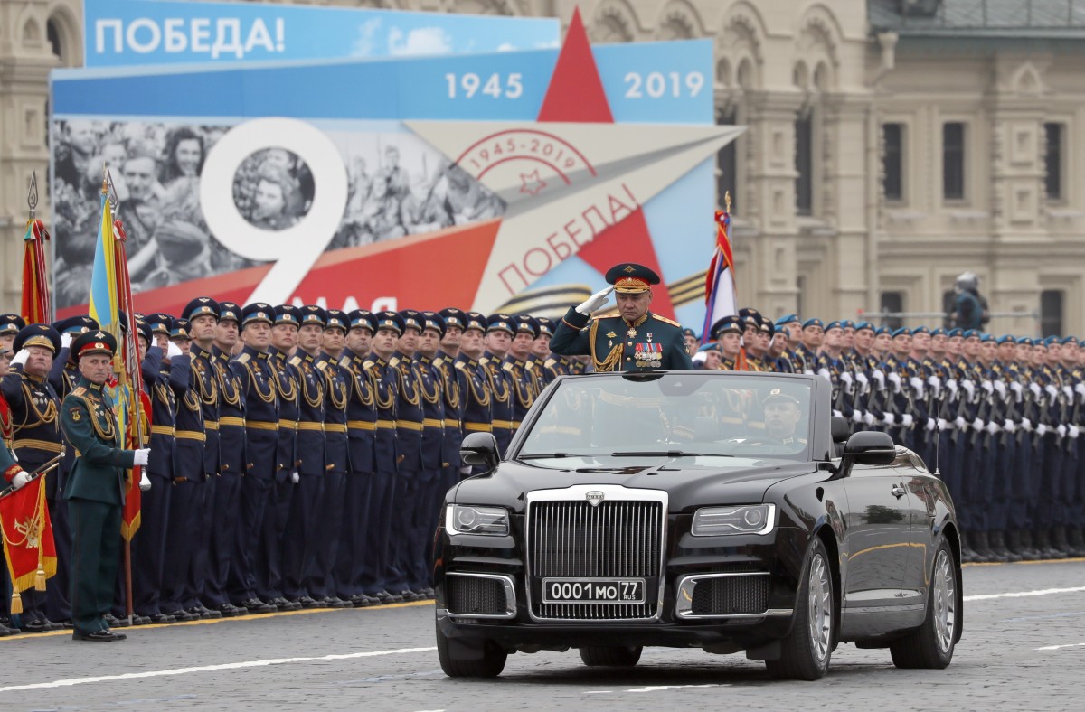 Путин приветства военната мощ в честването на Деня на победата 