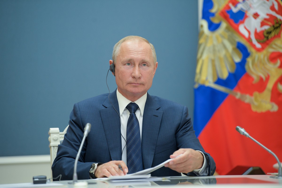 Путин се подиграва с американското посолство заради флага на дъгата