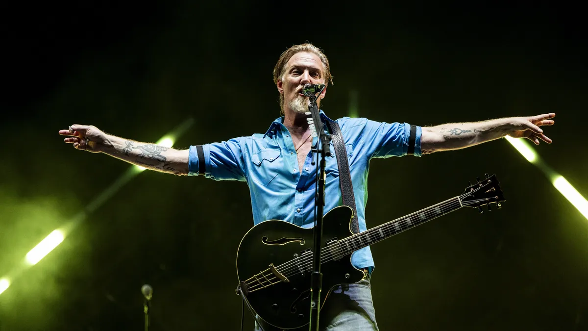 Queens of the Stone Age отменят всички концерти през 2024 г.