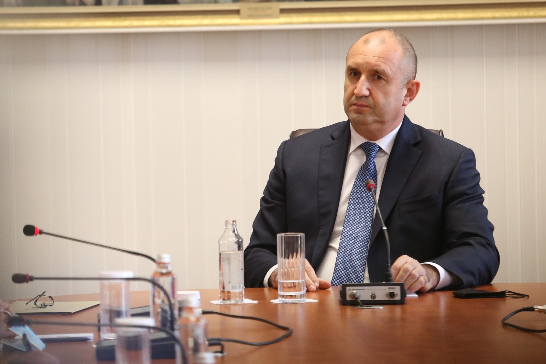 Радев: Борисов прехвърля собствената си отговорност върху другите