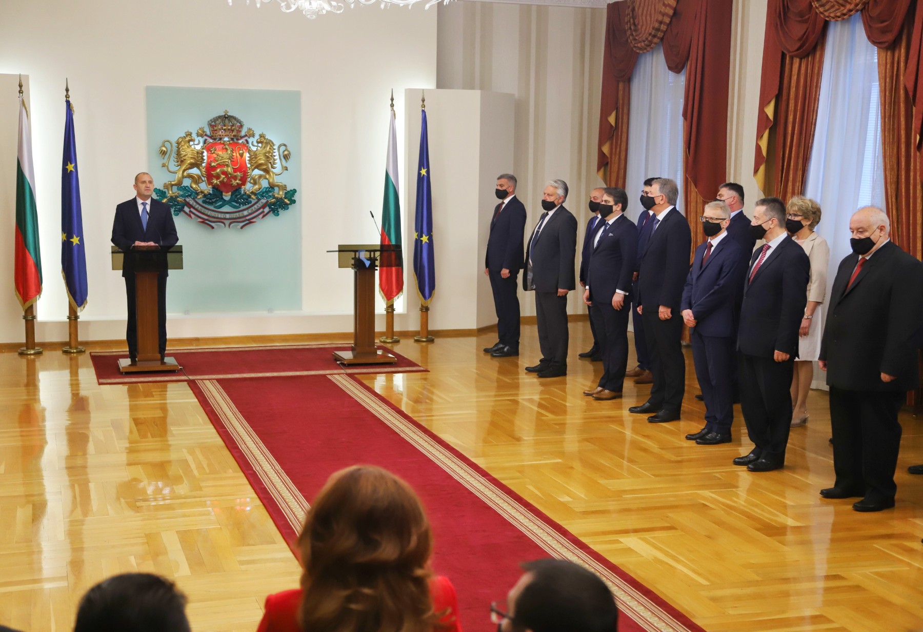 Радев: Отиващото си правителство изцеди хазната; Стефан Янев: Ще работя почтено