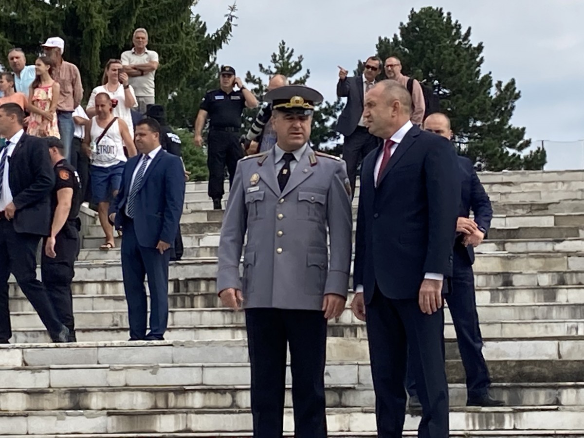 Радев: Изходът е предсрочни избори, рокадите в МС - печелене на време