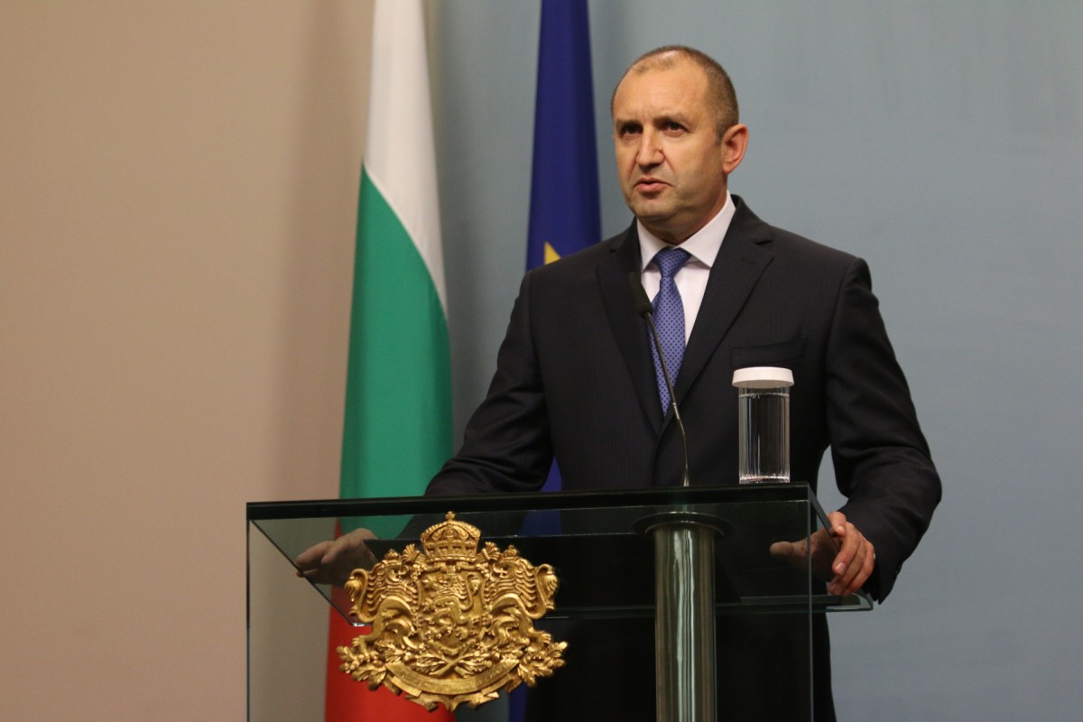 Радев: Не може сделката за F-16 да става за сметка на интересите на българите