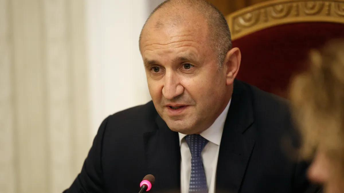 Радев: Обвинението на Пеевски е долнопробна конспирация, изнервен е