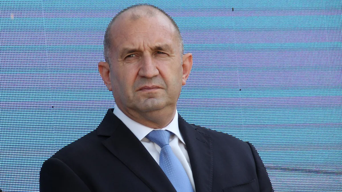 Радев ще посети град Левски