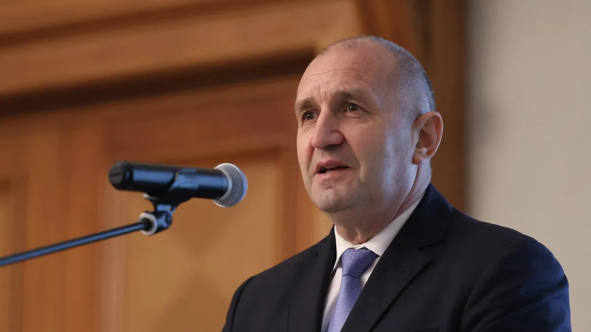 Радев ще представлява България на Десетата среща на Делфийския икономически форум