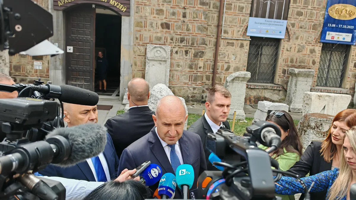 Радев за самолета с фон дер Лайен: Това е един измислен скандал