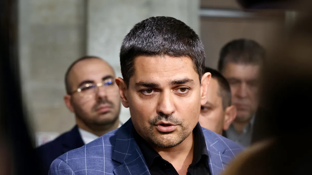 Радостин Василев след срещата с ПП-ДБ: Възможно е да има един вот на недоверие към кабинета „Желязков“ през септември 
