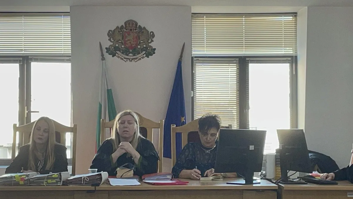 Разпитват полицаи в съда по делото "Дебора"