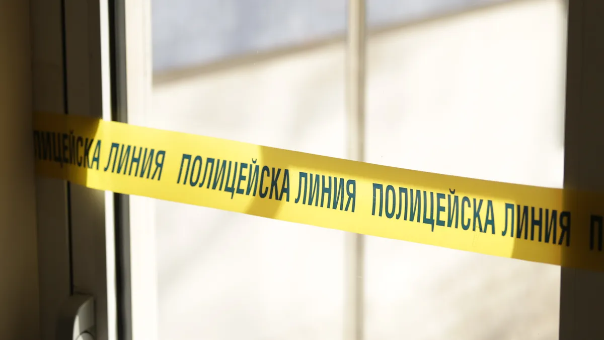 Разследват как 2-годишно дете е паднало от тераса в Петрич