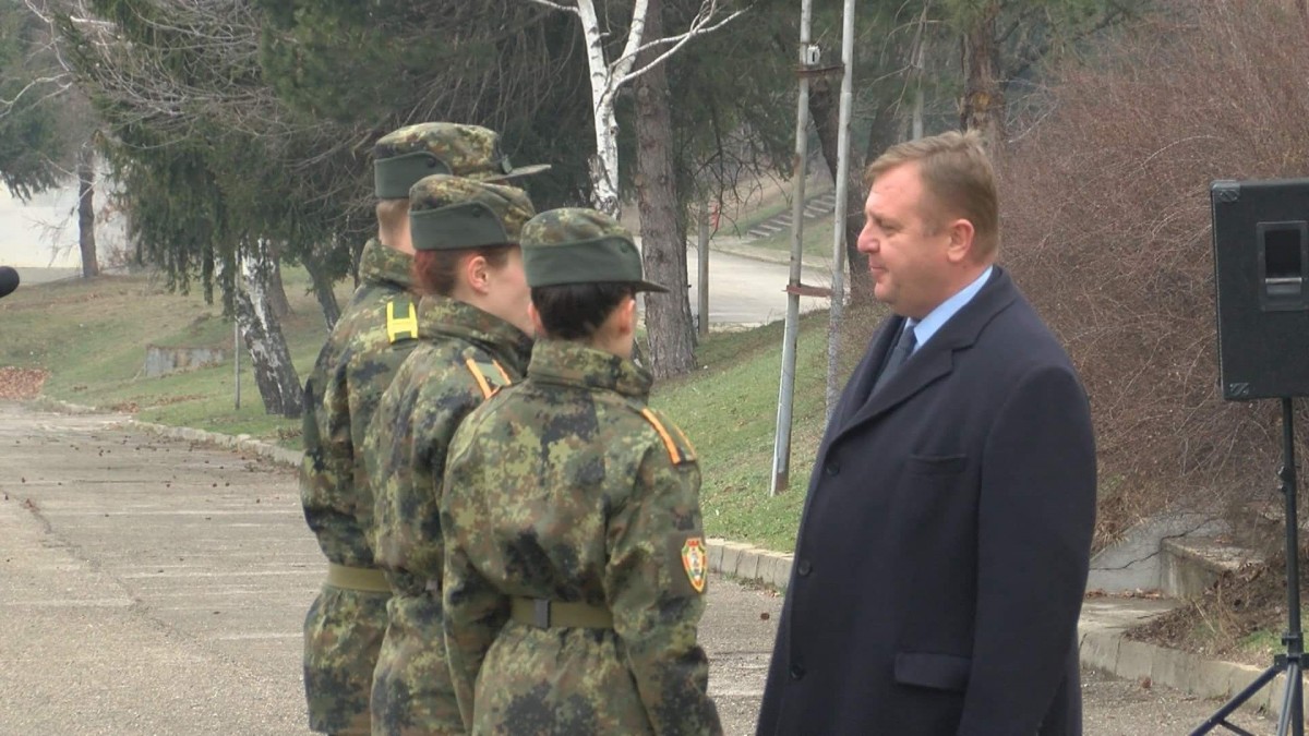 Каракачанов ще инспектира възстановените самолети СУ-25