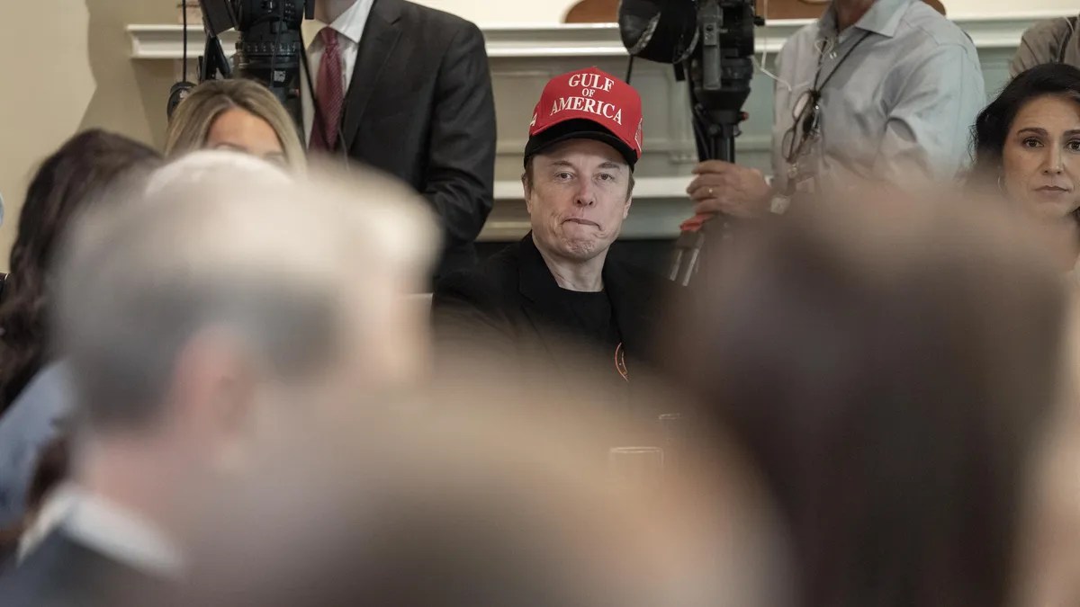 Регистрациите на Tesla продължиха да спадат във Франция през април