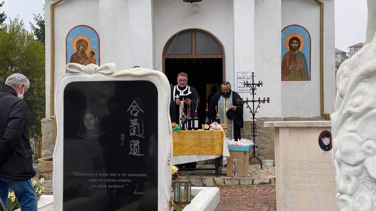 Родители и близки почетоха паметта на децата, загинали в Лим