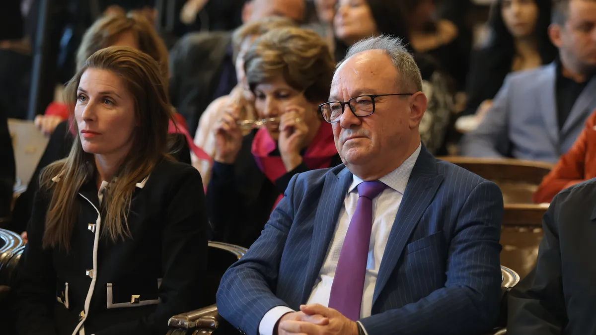Ревалски предава властта в БАН на Евелина Славчева