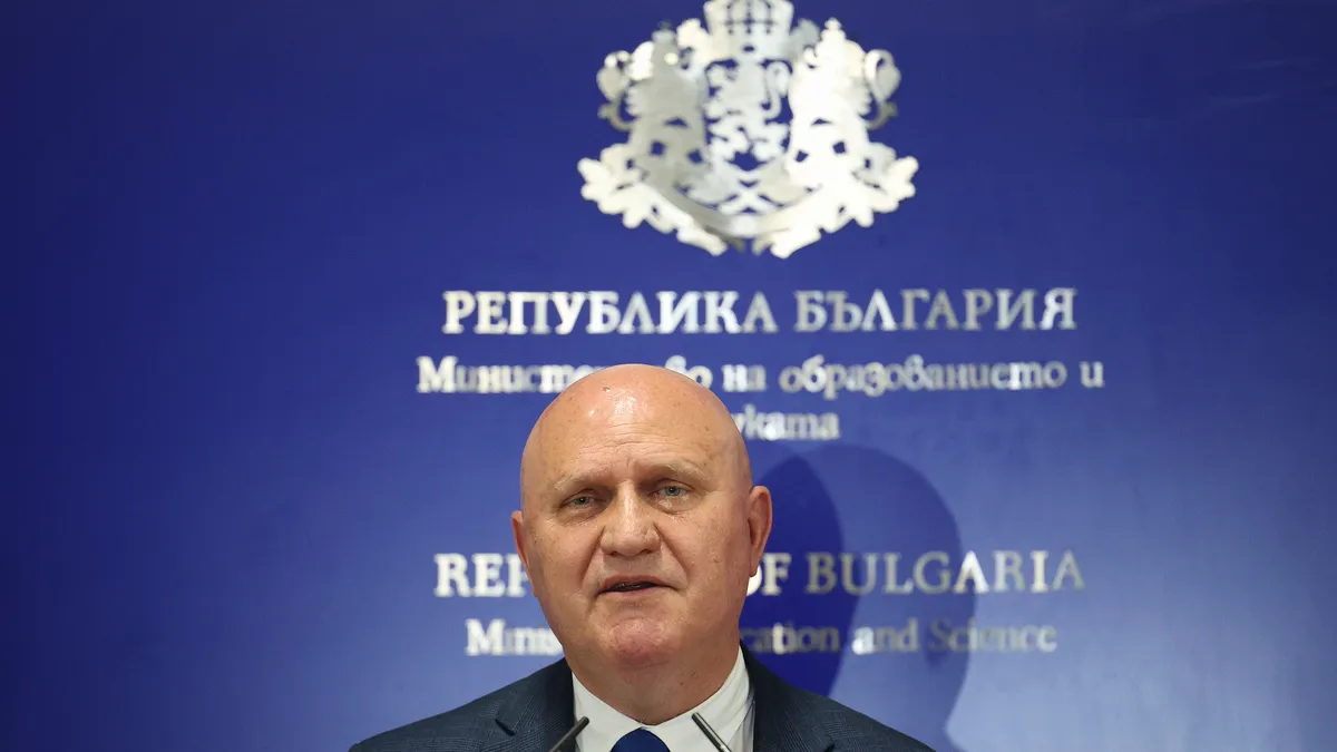 Резултатите от НВО за 10 клас: По-ниски оценки по математика, по високи по БЕЛ