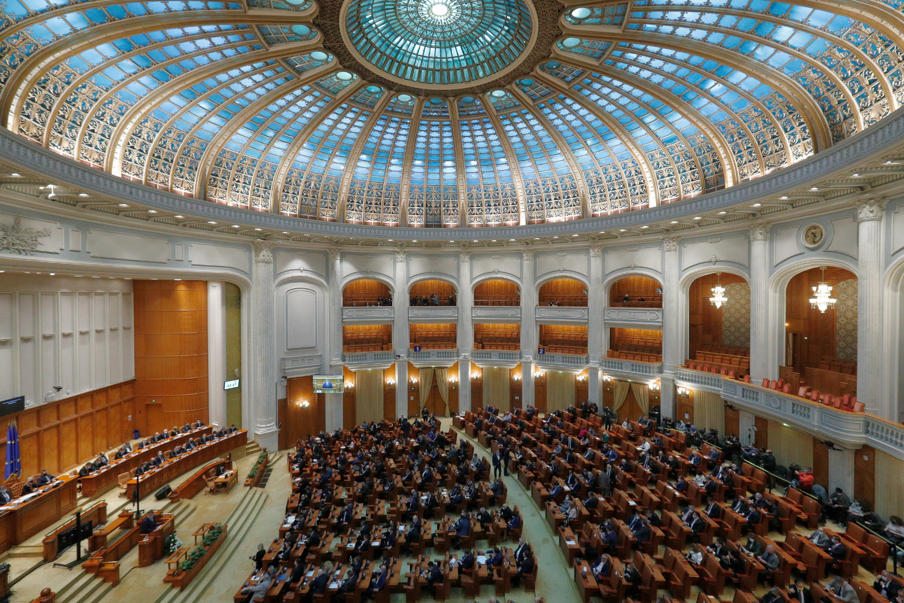 Румъния забрани на престъпници да заемат държавни постове