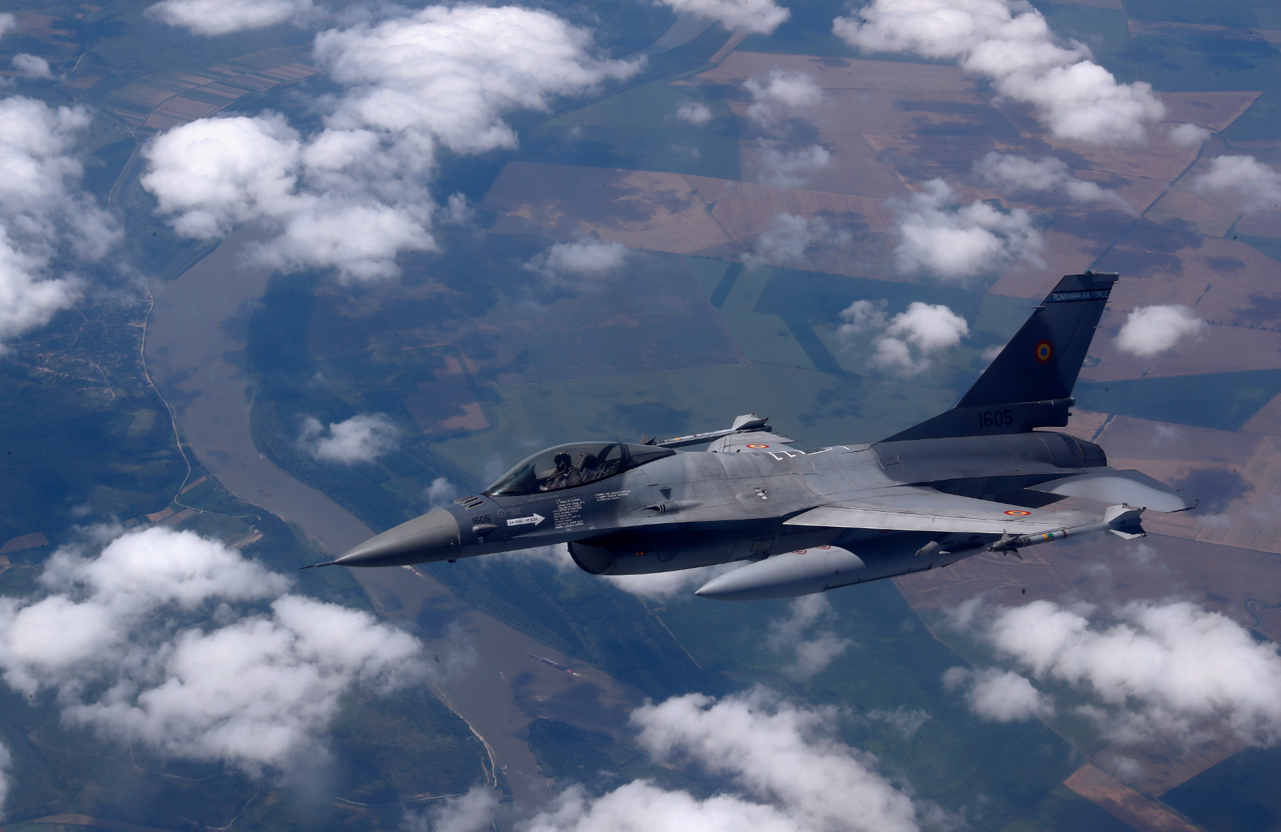 Румънски изтребители F-16 прехванаха руски Су-27 над Балтика