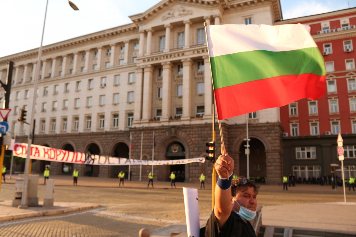 Ройтерс: Оставката на българския правосъден министър няма да спре протестите