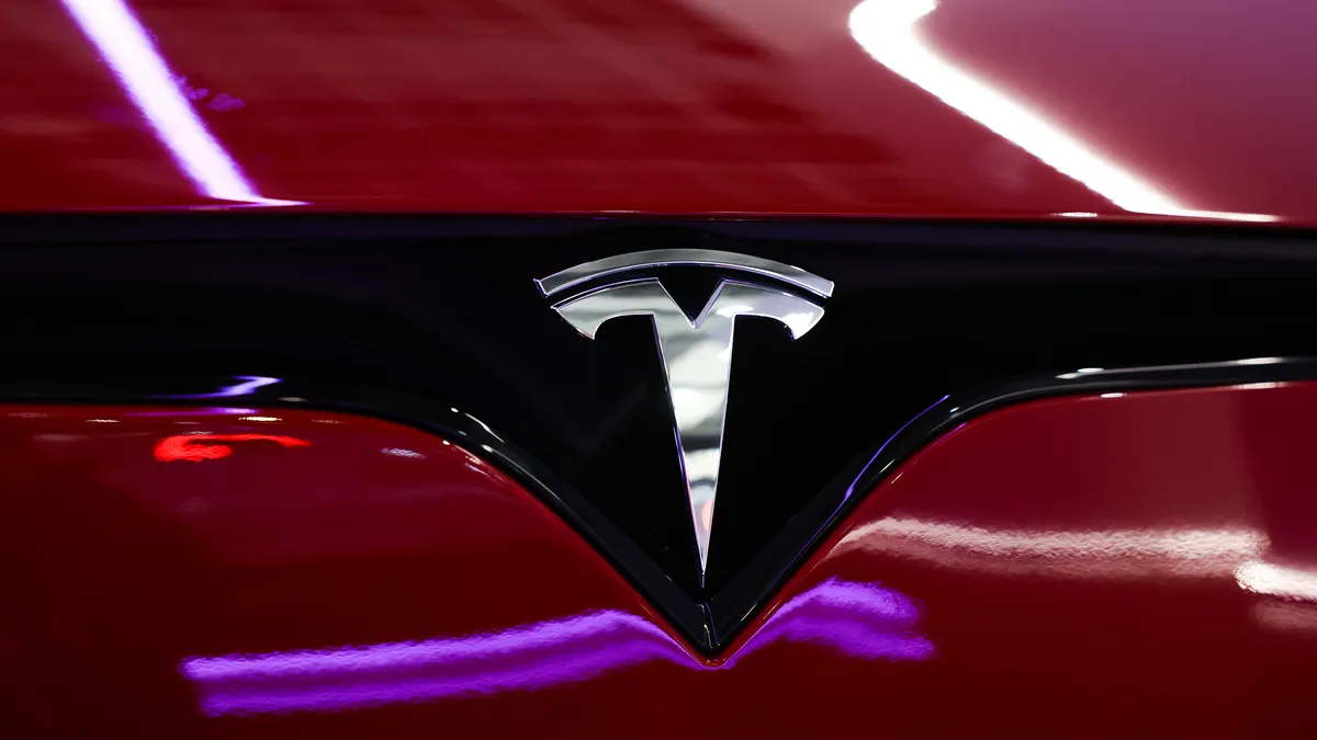 Рязък спад в продажбите на Tesla във Великобритания и Германия