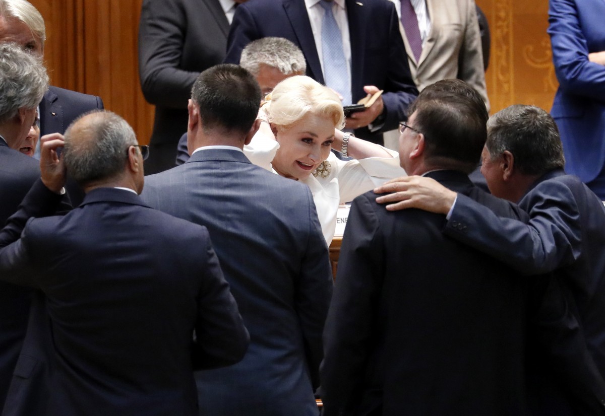 Румънското правителство оцеля при вот на недоверие 