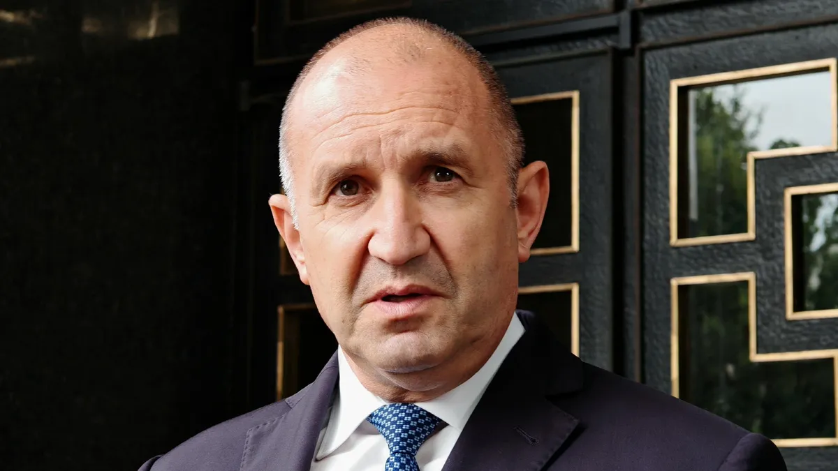 Румен Радев: Бързането с еврото изпразни хазната, кабинетът разпродава държавата
