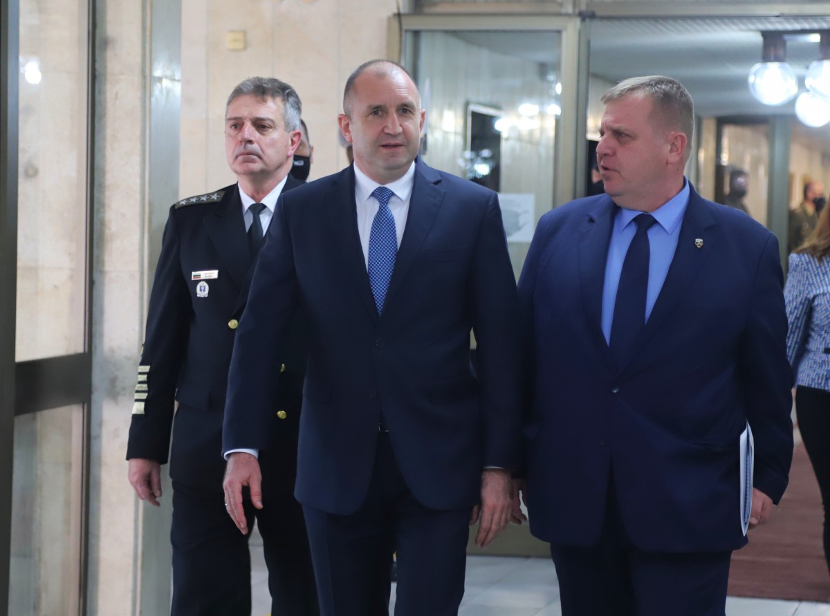 Радев: Мотивите за отмяна тържествата на Шипка са политически, не здравни