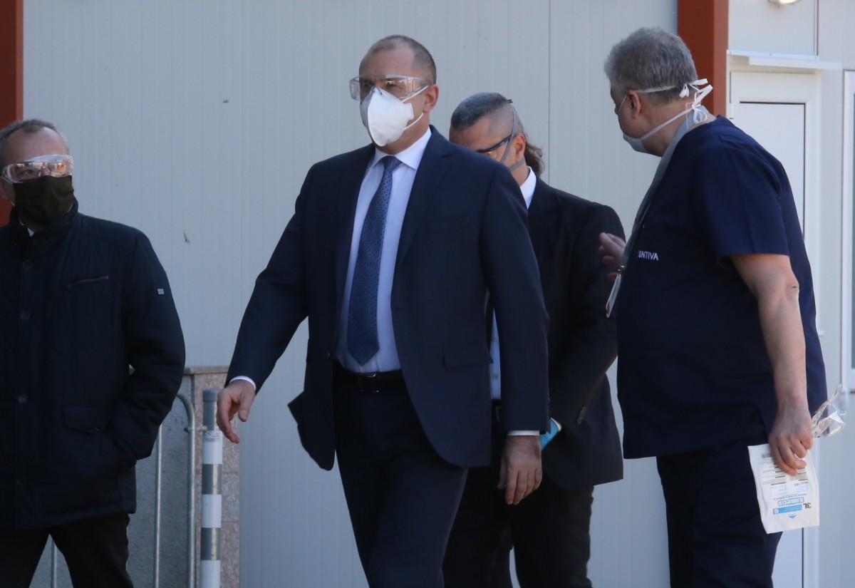 Радев: Няма да ме видите в хора на паниката, предпочитам гласа на разума