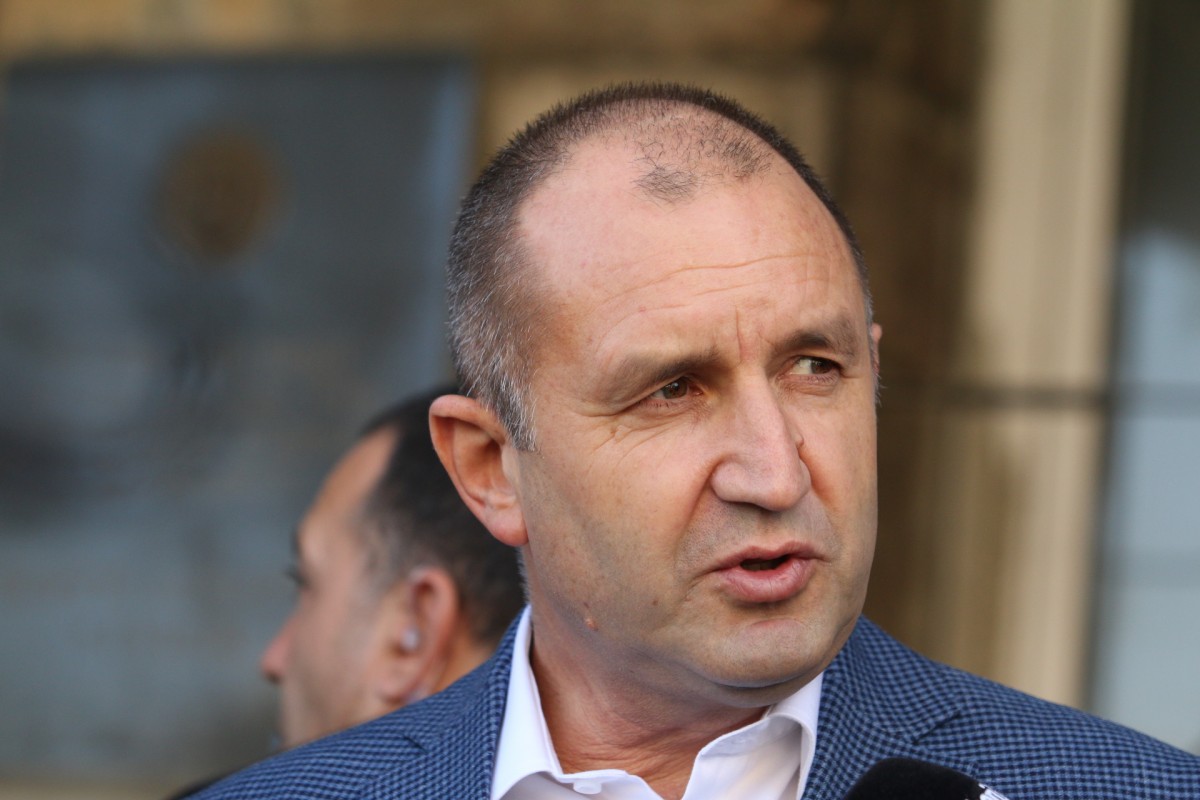 Румен Радев: Пожари не се гасят с оставки