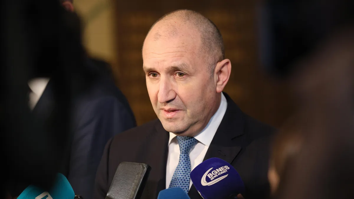 Румен Радев: Вандализмът е покушение срещу България, но притесненията за еврото са реални