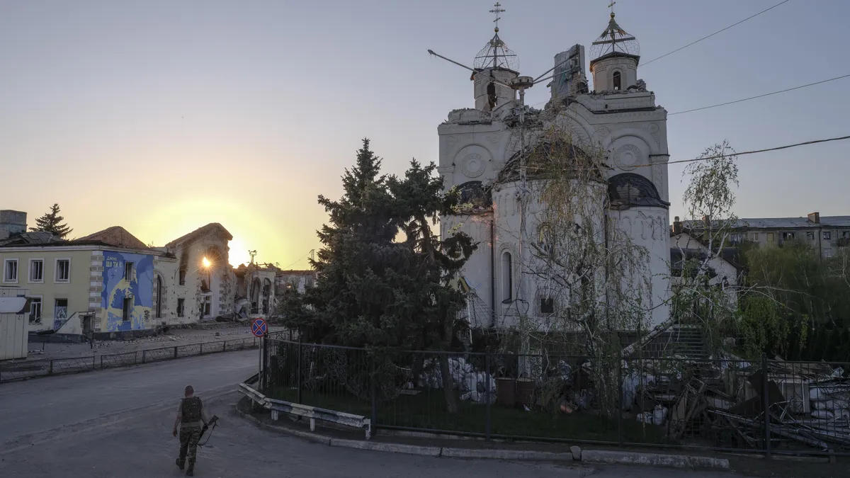 Русия и Украйна се обвиниха взаимно в нарушаване на великденското примирие