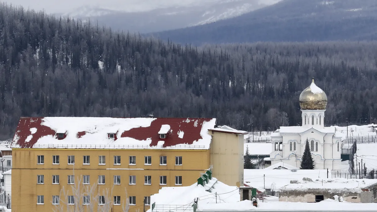Русия осъди тийнейджър на 12 години за изпращане на пари на украинската армия