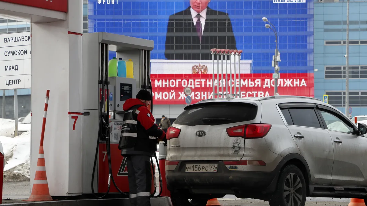 Русия печели милиарди от експорта на горива за Запада