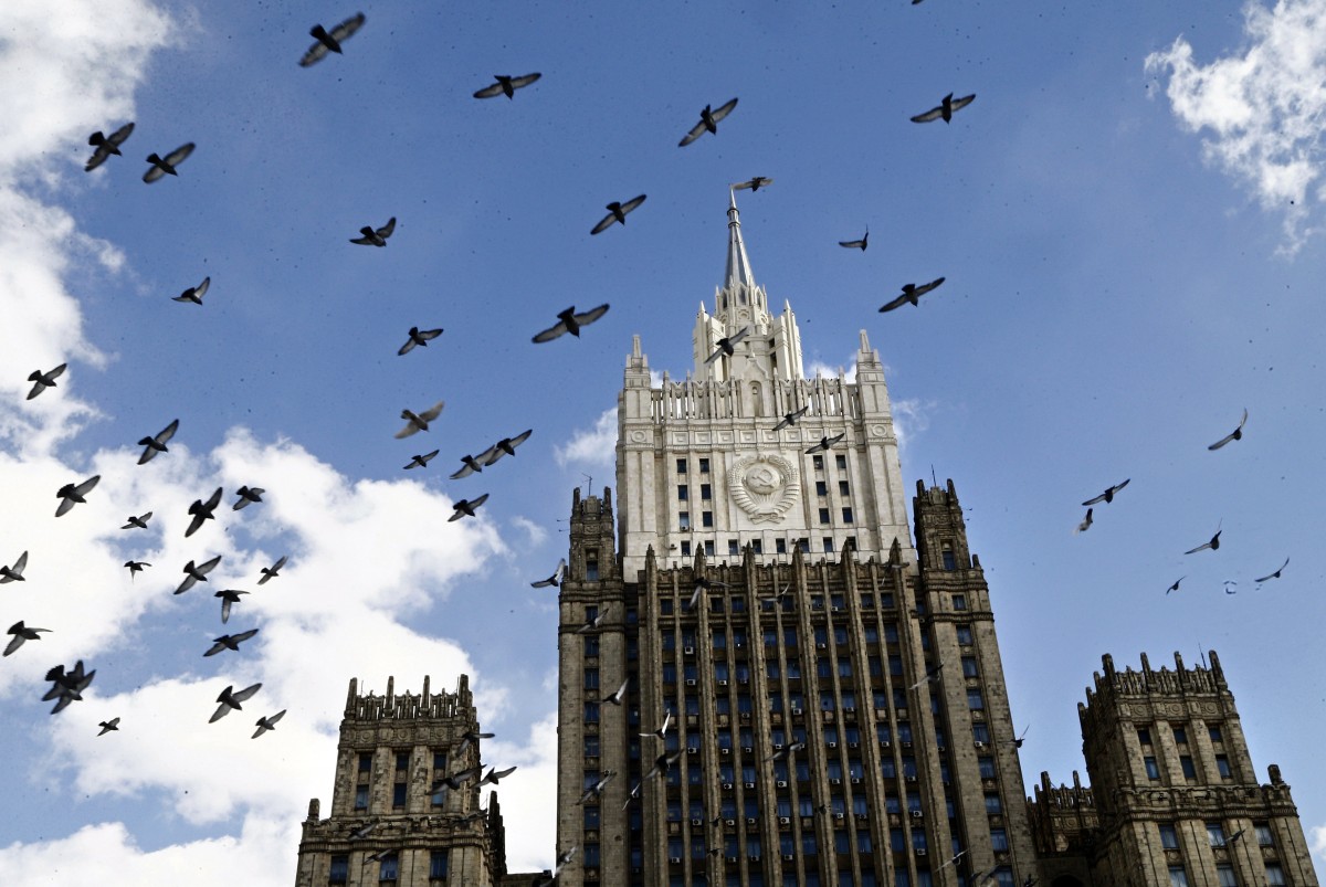 Русия гони двама наши дипломати