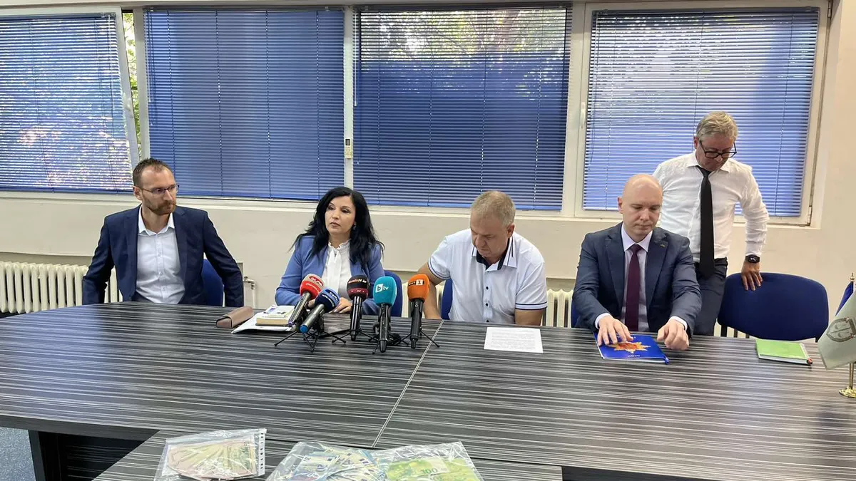 Руснак е шеф на бандата с фалшивите банкноти, заляли с ментета чейндж бюра и казина