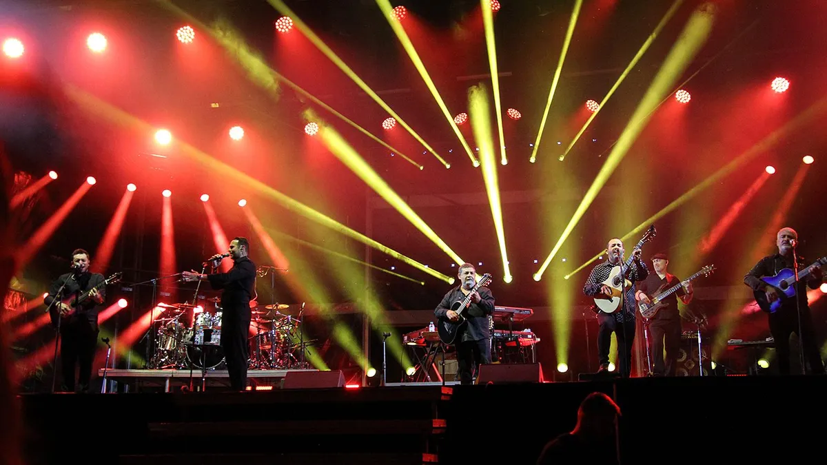 С бурни овации и ритми: Юпитер 7, Братя Мангасариян и Gipsy Kings за финал на Франкофоли в Пловдив