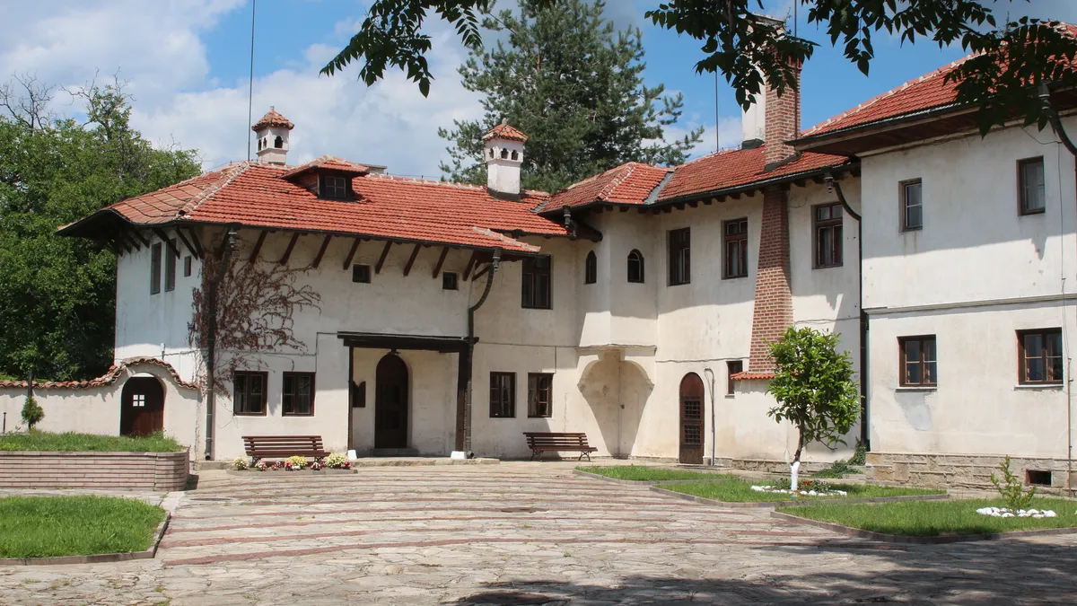 Сакскобургготски продава царската вила в Баня, сдружение предлага да я купи държавата